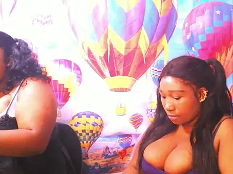 Snapshot of SexcGals chatting on December 6, 7:56 pm SexcGals online show from December 6, 7:56 pm