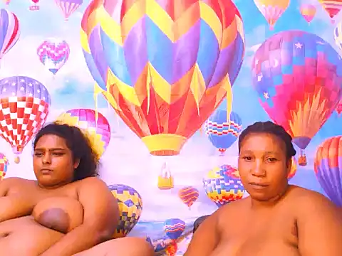 Snapshot of SexcGals chatting on December 15, 11:09 pm SexcGals online show from December 15, 11:09 pm