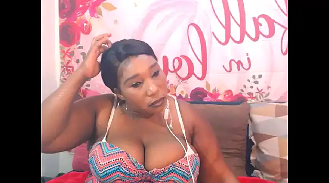 Snapshot of SexcGals chatting on January 25, 6:35 pm SexcGals online show from January 25, 6:35 pm