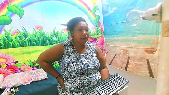 Snapshot of SexcGals chatting on February 23, 11:22 am SexcGals online show from February 23, 11:22 am