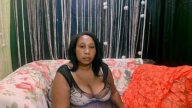 Snapshot of SexcGals chatting on November 4, 6:18 pm SexcGals online show from November 4, 6:18 pm