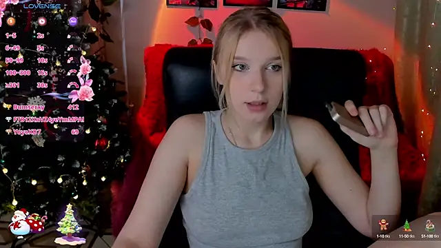 Snapshot of KarambaMoon chatting on December 20, 8:34 pm KarambaMoon online show from December 20, 8:34 pm