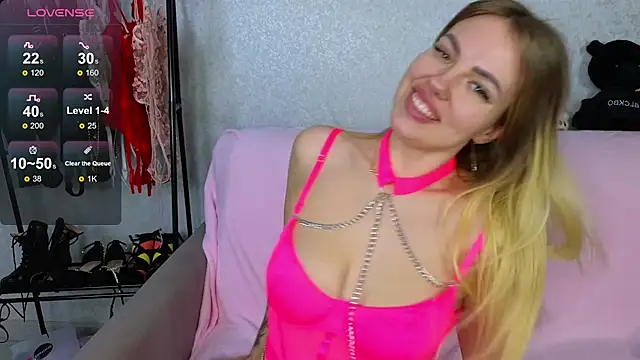 EmilyRobbie online show from February 7, 9:04 pm