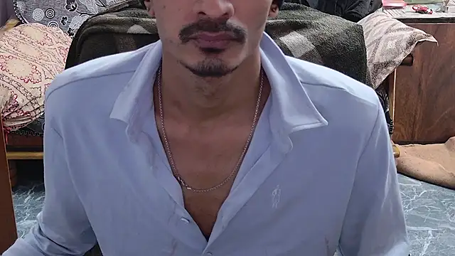 Snapshot of Habibi_big_b chatting on May 6, 6:30 am Habibi big b online show from May 6, 6:30 am