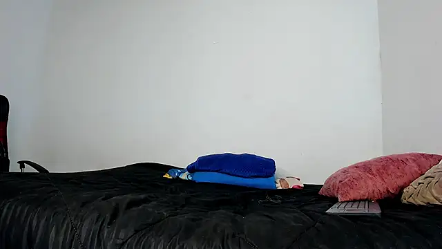 edwin mosquera1 online show from April 2, 8:28 pm