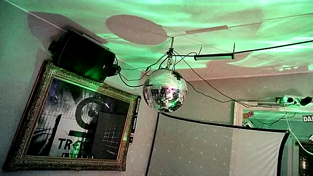 Snapshot of pillepallex84x chatting on October 30, 9:15 pm pillepallex84x online show from October 30, 9:15 pm