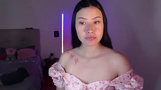 Snapshot of Emilyswan04 chatting on January 16, 2:51 pm Emilyswan04 online show from January 16, 2:51 pm