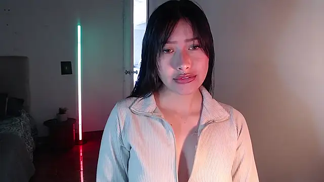 Snapshot of Emilyswan04 chatting on January 17, 2:39 pm Emilyswan04 online show from January 17, 2:39 pm