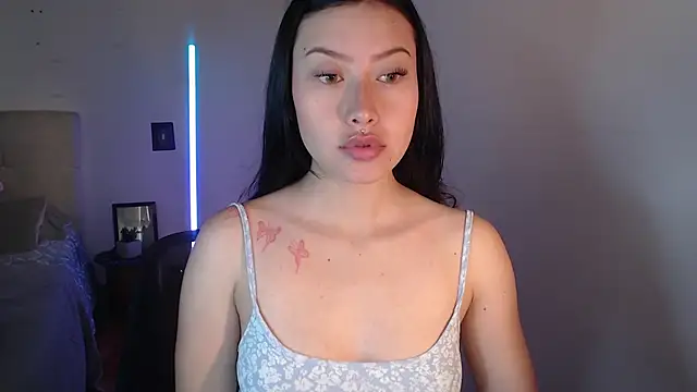 Snapshot of Emilyswan04 chatting on January 18, 3:59 pm Emilyswan04 online show from January 18, 3:59 pm