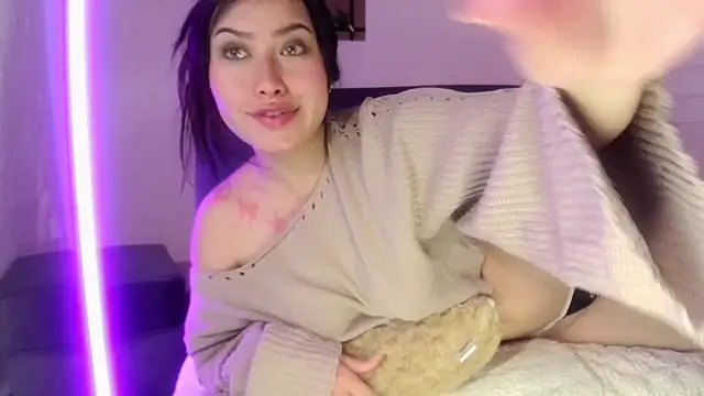 Snapshot of Emilyswan04 chatting on February 27, 7:15 pm Emilyswan04 online show from February 27, 7:15 pm