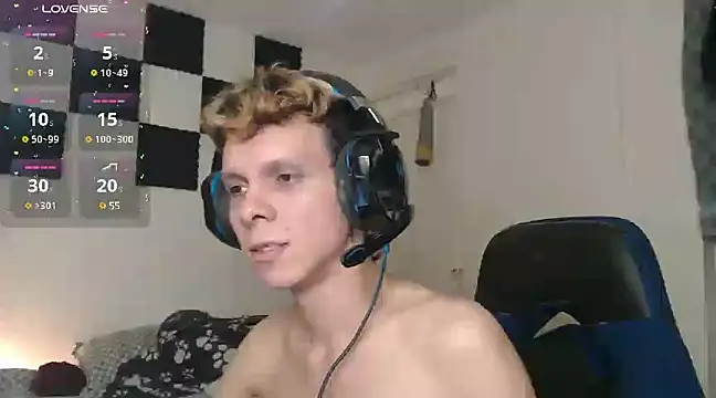 Snapshot of bryamado69 chatting on March 8, 10:56 pm bryamado69 online show from March 8, 10:56 pm