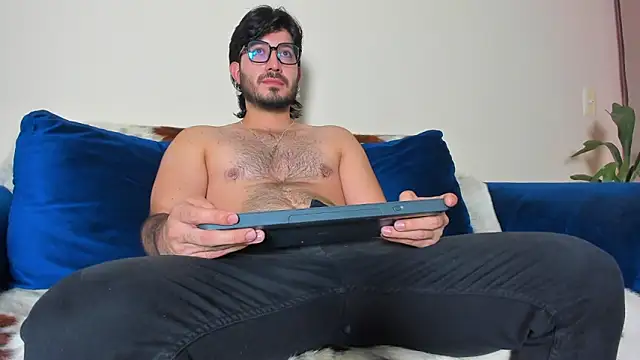 Snapshot of Ackerman_Eren_ chatting on January 17, 6:02 pm Ackerman Eren  online show from January 17, 6:02 pm