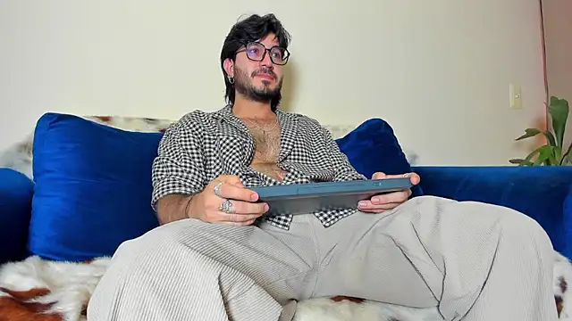 Snapshot of Ackerman_Eren_ chatting on January 30, 6:54 pm Ackerman Eren  online show from January 30, 6:54 pm