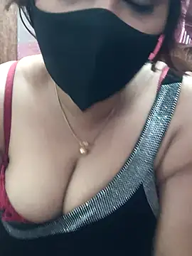 Snapshot of BongQueen9 chatting on February 9, 1:42 am BongQueen9 online show from February 9, 1:42 am