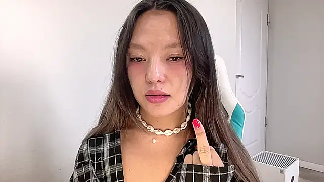 Risalynn online show from December 19, 3:40 am