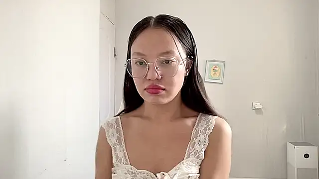 Risalynn online show from February 9, 3:32 am