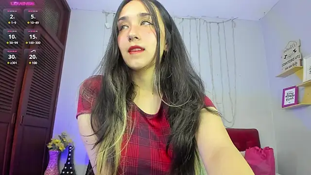 Snapshot of juliieta_love chatting on December 7, 7:43 pm juliieta love online show from December 7, 7:43 pm