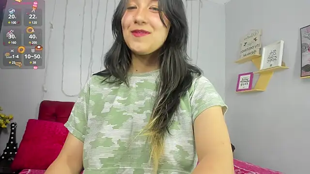 Snapshot of juliieta_love chatting on January 23, 12:46 am juliieta love online show from January 23, 12:46 am