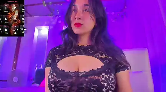 Snapshot of juliieta_love chatting on February 4, 7:55 pm juliieta love online show from February 4, 7:55 pm