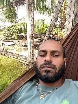 islandvybee55 online show from November 12, 5:02 pm