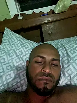 islandvybee55 online show from December 17, 2:50 am