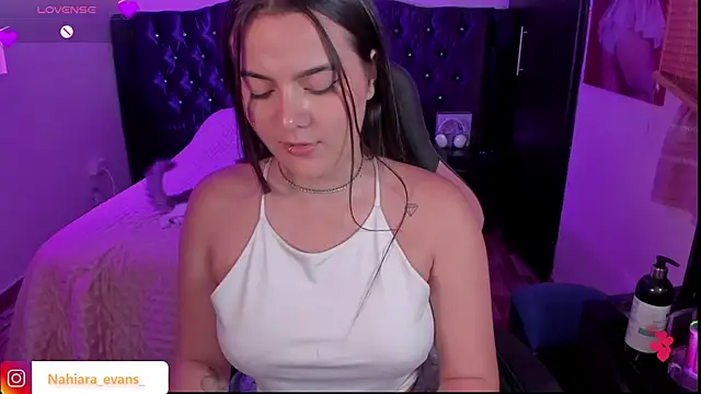 Snapshot of NahiaraEvans_ chatting on February 3, 5:18 am NahiaraEvans online show from February 3, 5:18 am