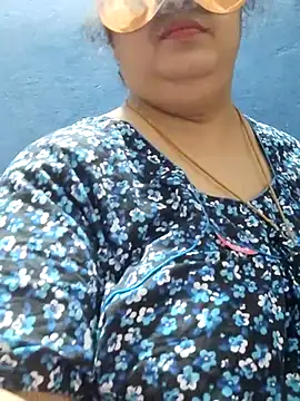 Snapshot of tamilthanushri chatting on February 15, 2:37 am tamilthanushri online show from February 15, 2:37 am
