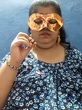 Snapshot of tamilthanushri chatting on February 15, 8:33 am tamilthanushri online show from February 15, 8:33 am