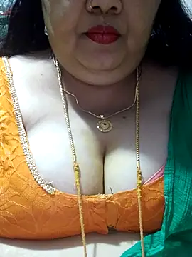 Snapshot of tamilthanushri chatting on October 2, 11:28 am tamilthanushri online show from October 2, 11:28 am