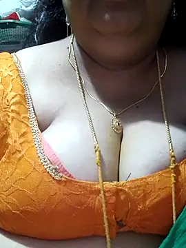 Snapshot of tamilthanushri chatting on October 3, 8:00 am tamilthanushri online show from October 3, 8:00 am