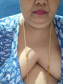 Snapshot of tamilthanushri chatting on October 13, 9:53 am tamilthanushri online show from October 13, 9:53 am