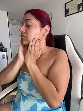 Snapshot of Aprilsmith2 chatting on December 5, 3:06 pm Aprilsmith2 online show from December 5, 3:06 pm