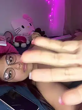 Snapshot of Aprilsmith2 chatting on December 6, 2:02 am Aprilsmith2 online show from December 6, 2:02 am