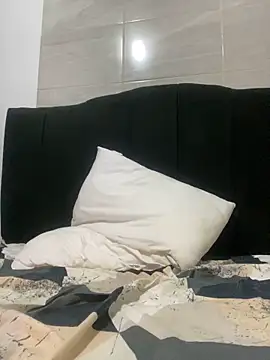 mysteriousgirl20 online show from April 15, 11:05 pm