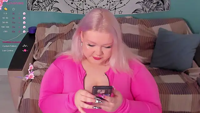 LilyBelll online show from December 2, 4:20 pm