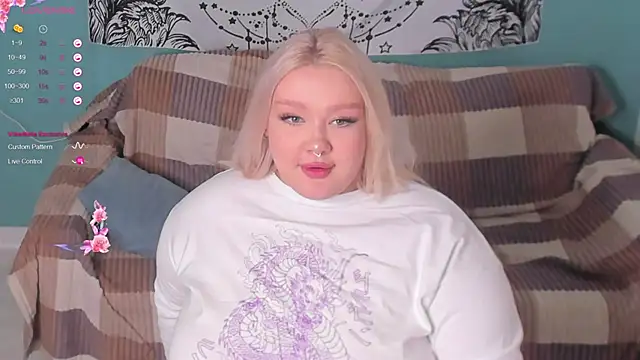 LilyBelll online show from December 9, 11:15 am