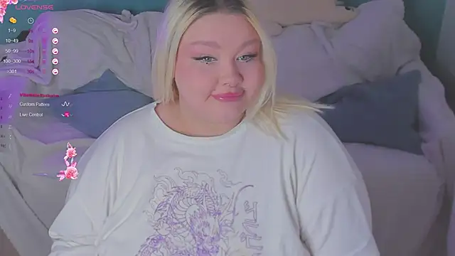 LilyBelll online show from March 18, 6:04 pm