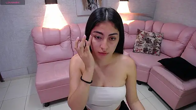 Snapshot of Alaya_cute chatting on October 17, 10:34 pm Alaya cute online show from October 17, 10:34 pm