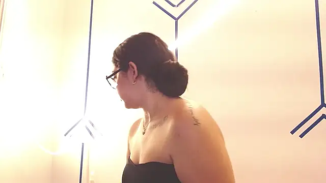 Snapshot of EsmeraldaSantoss chatting on December 13, 1:01 pm EsmeraldaSantoss online show from December 13, 1:01 pm