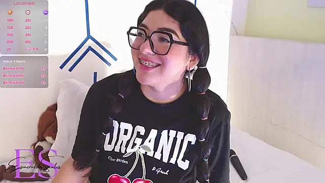 Snapshot of EsmeraldaSantoss chatting on December 30, 3:35 pm EsmeraldaSantoss online show from December 30, 3:35 pm