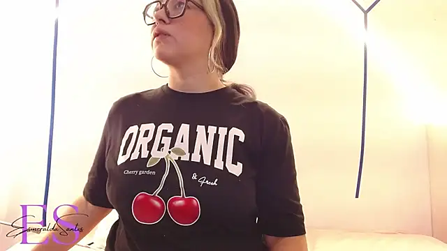 Snapshot of EsmeraldaSantoss chatting on February 17, 1:10 pm EsmeraldaSantoss online show from February 17, 1:10 pm