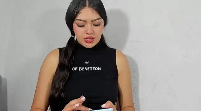 Snapshot of Sweet-Sophiee chatting on January 10, 6:17 pm Sweet-Sophiee online show from January 10, 6:17 pm