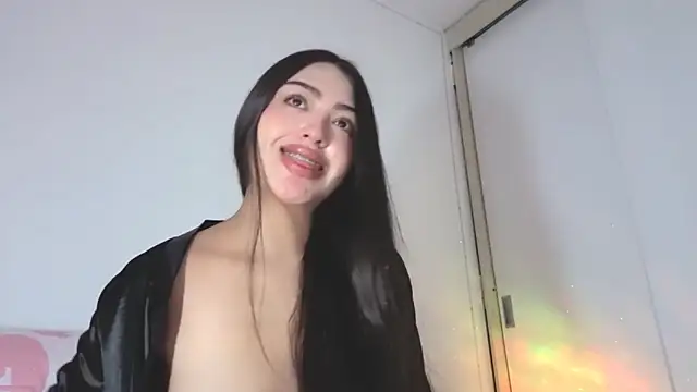 Snapshot of Sweet-Sophiee chatting on April 5, 3:15 am Sweet-Sophiee online show from April 5, 3:15 am