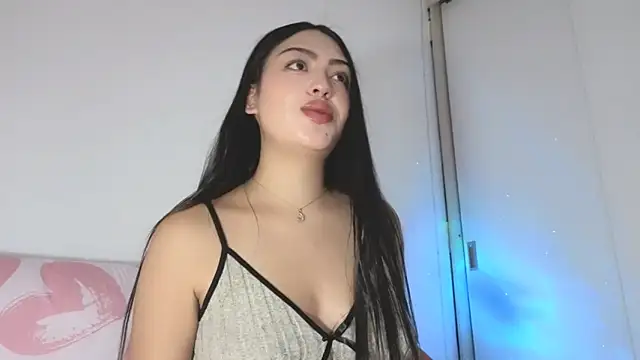 Snapshot of Sweet-Sophiee chatting on April 6, 3:15 am Sweet-Sophiee online show from April 6, 3:15 am