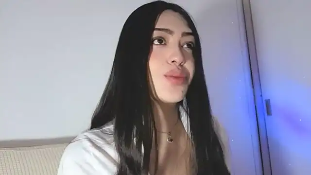 Snapshot of Sweet-Sophiee chatting on April 25, 3:42 am Sweet-Sophiee online show from April 25, 3:42 am