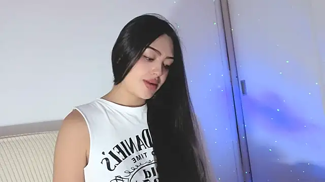 Snapshot of Sweet-Sophiee chatting on May 23, 2:28 am Sweet-Sophiee online show from May 23, 2:28 am