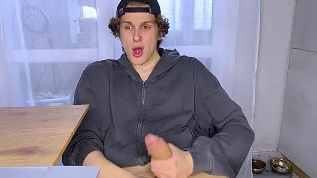 alyx garden online show from April 9, 1:38 pm