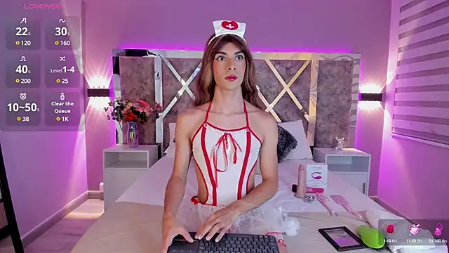 Snapshot of MaxiRogers chatting on March 2, 10:56 am MaxiRogers online show from March 2, 10:56 am