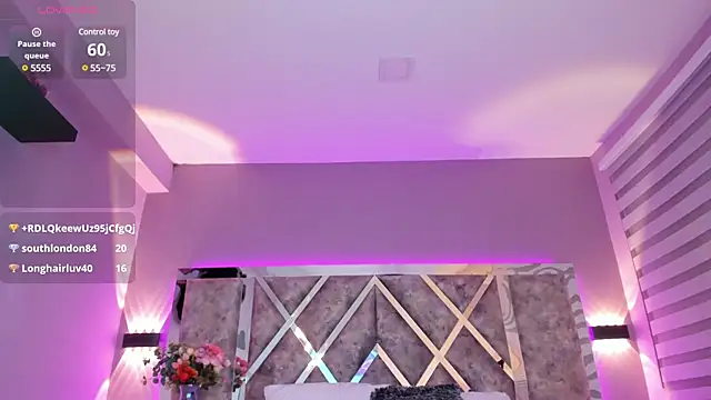 Snapshot of MaxiRogers chatting on March 17, 10:38 pm MaxiRogers online show from March 17, 10:38 pm