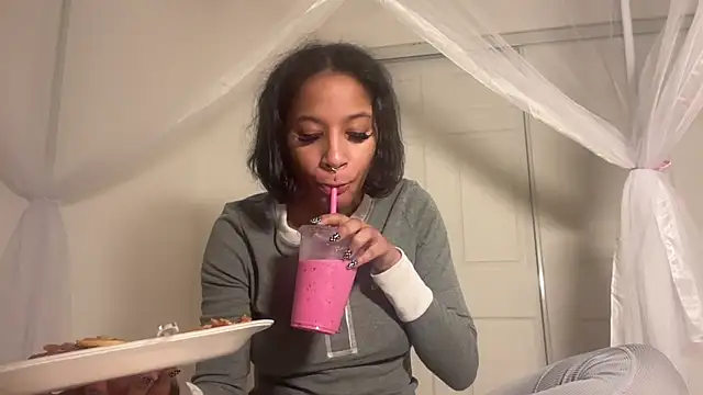 shandiloveslemonss online show from December 16, 3:55 am